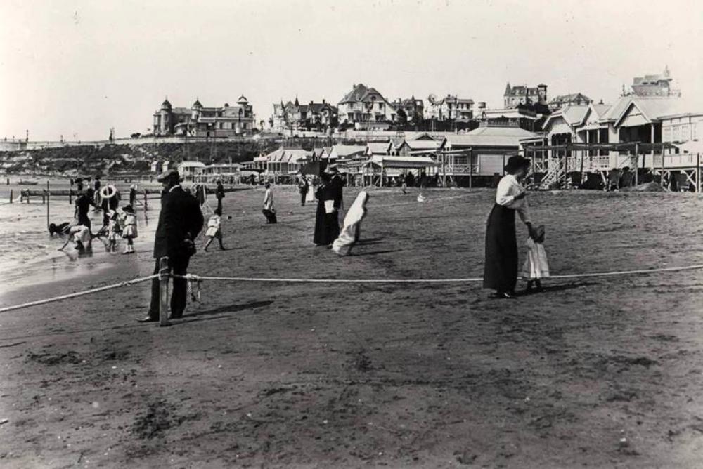 Vacationers enjoy Playa Bristol in Mar Del Plata, Argentina free photo Vacationers enjoy Playa Bristol in Mar Del Plata, Argentina free photo