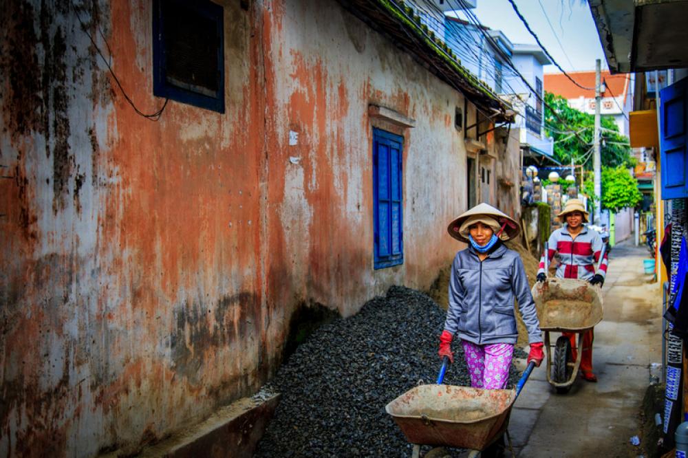 Vietnamese Workers in Hoi An, Vietnam free photo Vietnamese Workers in Hoi An, Vietnam free photo