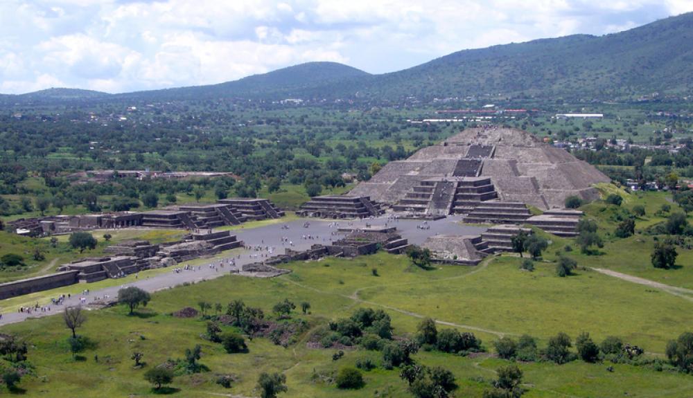 View of the Pyramid of the Moon in Teotihuacan, Mexico free photo View of the Pyramid of the Moon in Teotihuacan, Mexico free photo