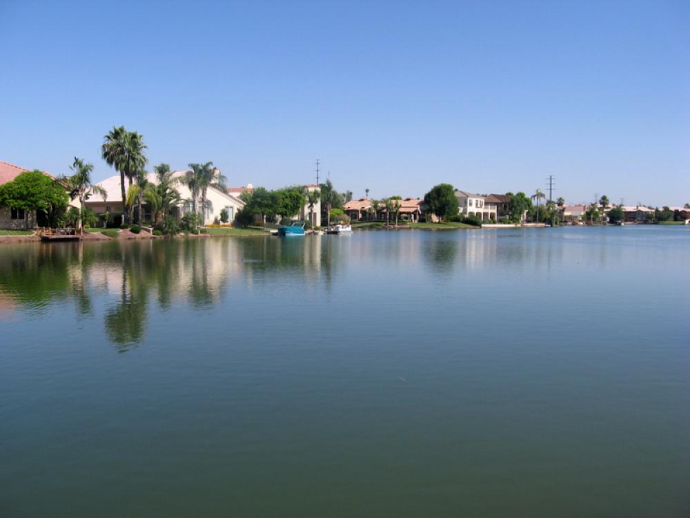 Waterfront in the Val Vista Lakes Community in Gilbert in Arizona free photo Waterfront in the Val Vista Lakes Community in Gilbert in Arizona free photo