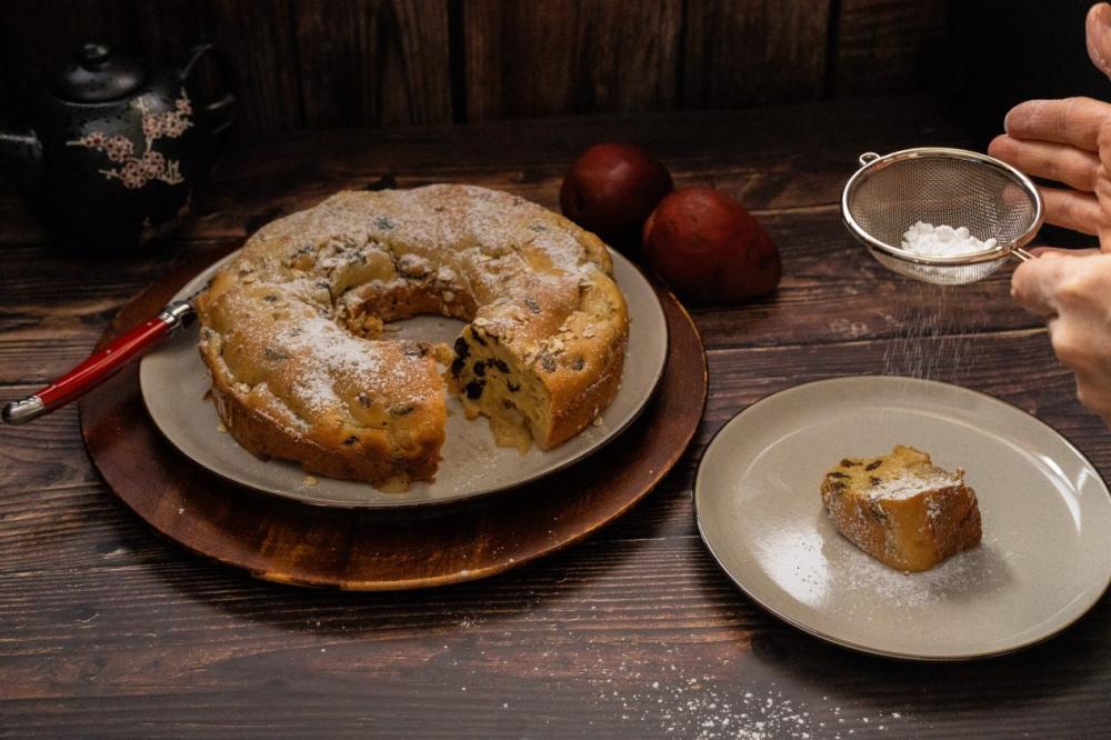 Pear and Raisin Bundt Cake Pear and Raisin Bundt Cake
