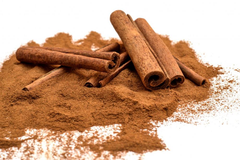 Cinnamon with cinnamon powder Cinnamon with cinnamon powder