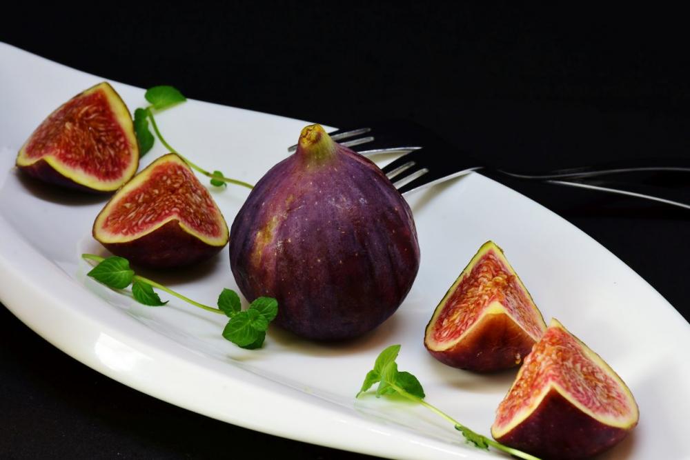 Fig with fig slices Fig with fig slices