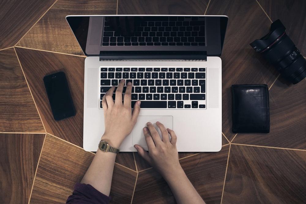 Apple Gadgets Hands Iphone Laptop Lens Macbook Apple Gadgets Hands Iphone Laptop Lens Macbook