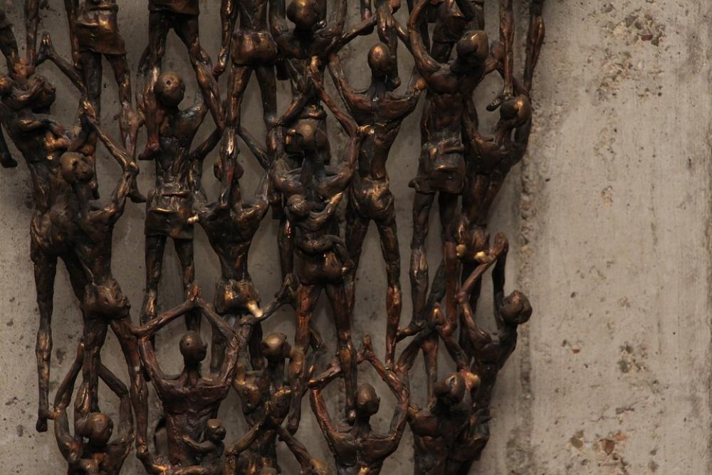 Art Sculpture Human Church Supplicate Bronze Art Sculpture Human Church Supplicate Bronze