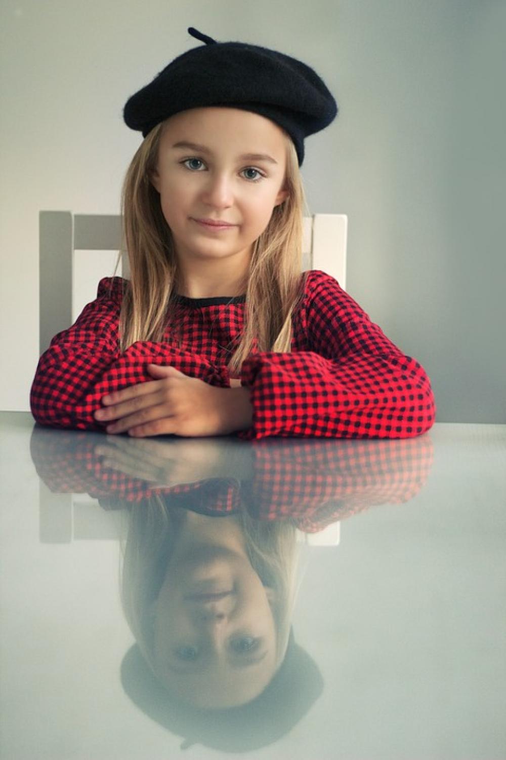 Beret The Little Girl A Person Eyes Portrait Girl Beret The Little Girl A Person Eyes Portrait Girl