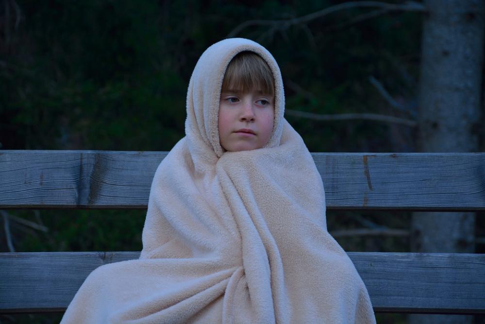 Child Girl Blanket Evening Freeze Alone Lonely Child Girl Blanket Evening Freeze Alone Lonely