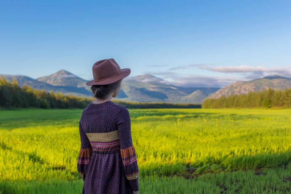 Countryside Cropland Farm Field Girl Grass Countryside Cropland Farm Field Girl Grass