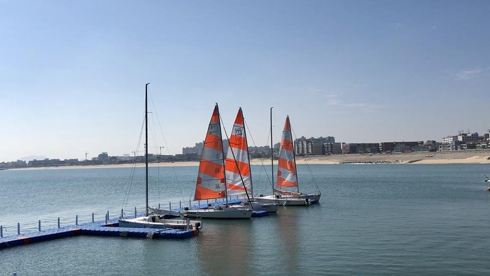 Dongshan Island Sailboat Windsurfing Surfing Pier Dongshan Island Sailboat Windsurfing Surfing Pier