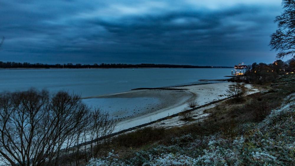 Elbe Hamburg Wedel Bank The High Banks Water Elbe Hamburg Wedel Bank The High Banks Water