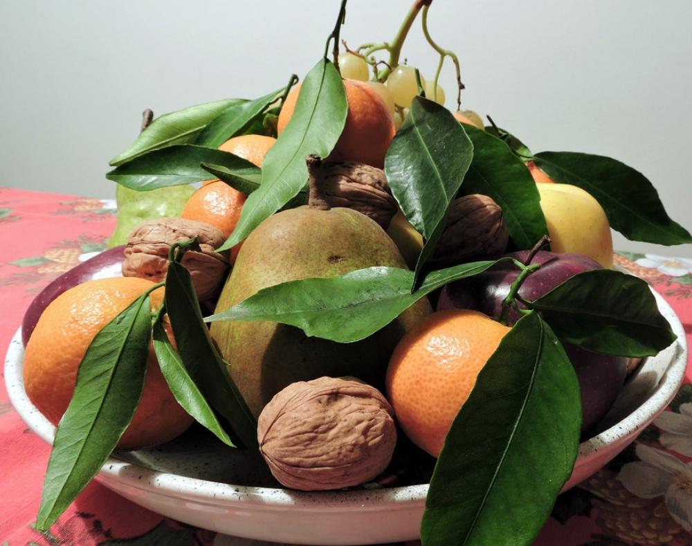 Fruit Tray Apple Pera Orange Tangerine Grapes Fruit Tray Apple Pera Orange Tangerine Grapes