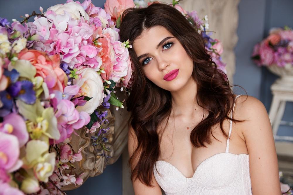 Girl Fashion Makeup Beauty Model Spring Flowers Girl Fashion Makeup Beauty Model Spring Flowers