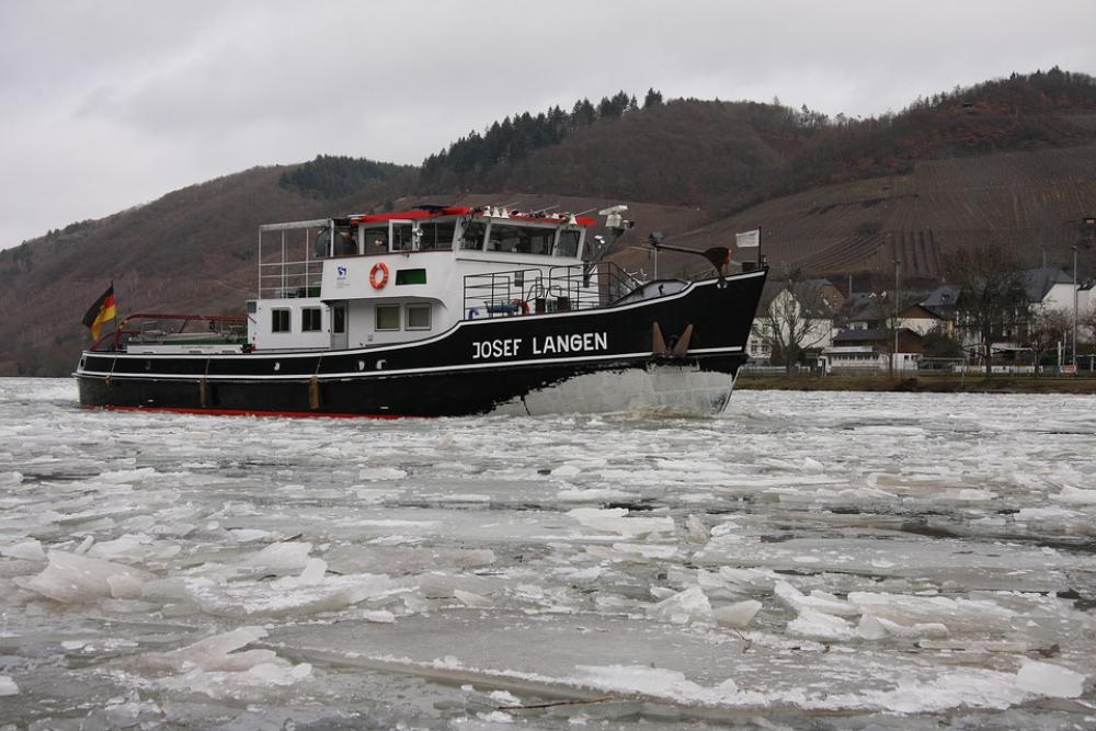 Icebreaker Mosel Alf Landscape Bullay Icebreaker Mosel Alf Landscape Bullay