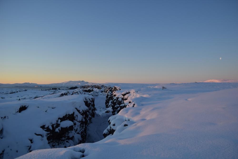 Snow Iceland Sunrise Moon Set Dawn Empty Open Snow Iceland Sunrise Moon Set Dawn Empty Open
