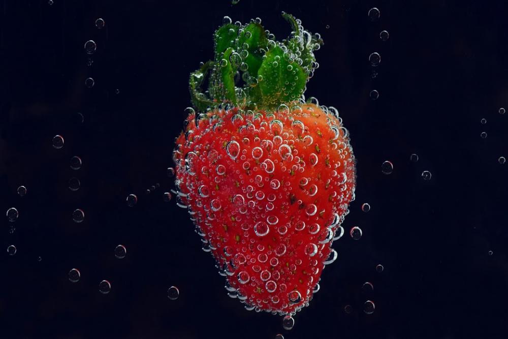 Strawberry Blow Air Bubbles Mineral Water Blubber Strawberry Blow Air Bubbles Mineral Water Blubber