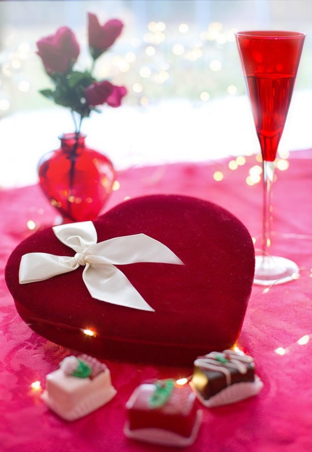 Valentine'S Day Valentine Candy Champagne Roses Valentine'S Day Valentine Candy Champagne Roses
