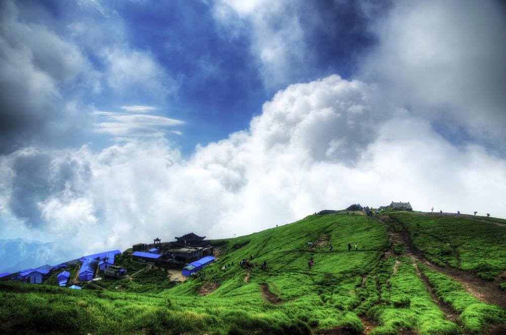 White Cloud Blue Sky House Grassland Wugongshan White Cloud Blue Sky House Grassland Wugongshan