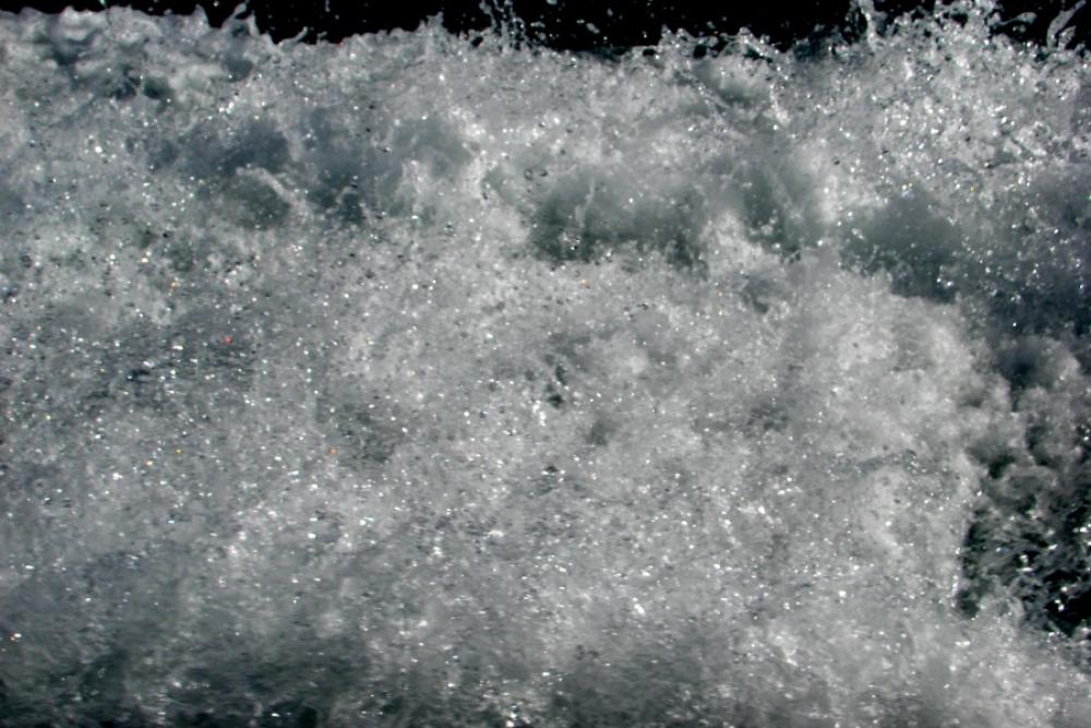 splashing water splashing water
