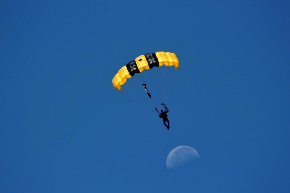 flying flight parachute army military flying flight parachute army military