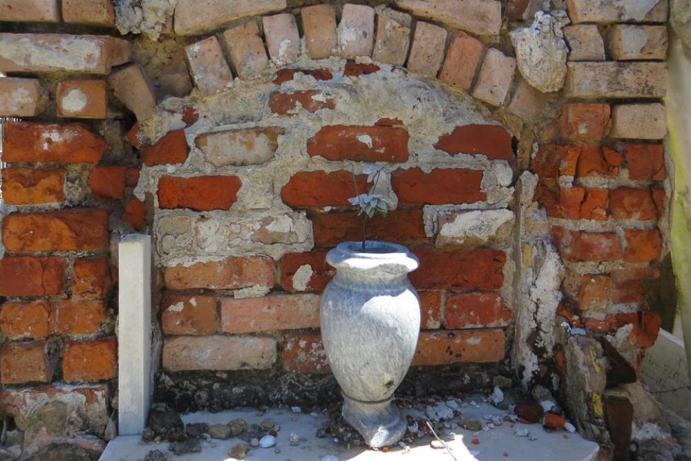 bricks tomb mausoleum urn cemetery bricks tomb mausoleum urn cemetery