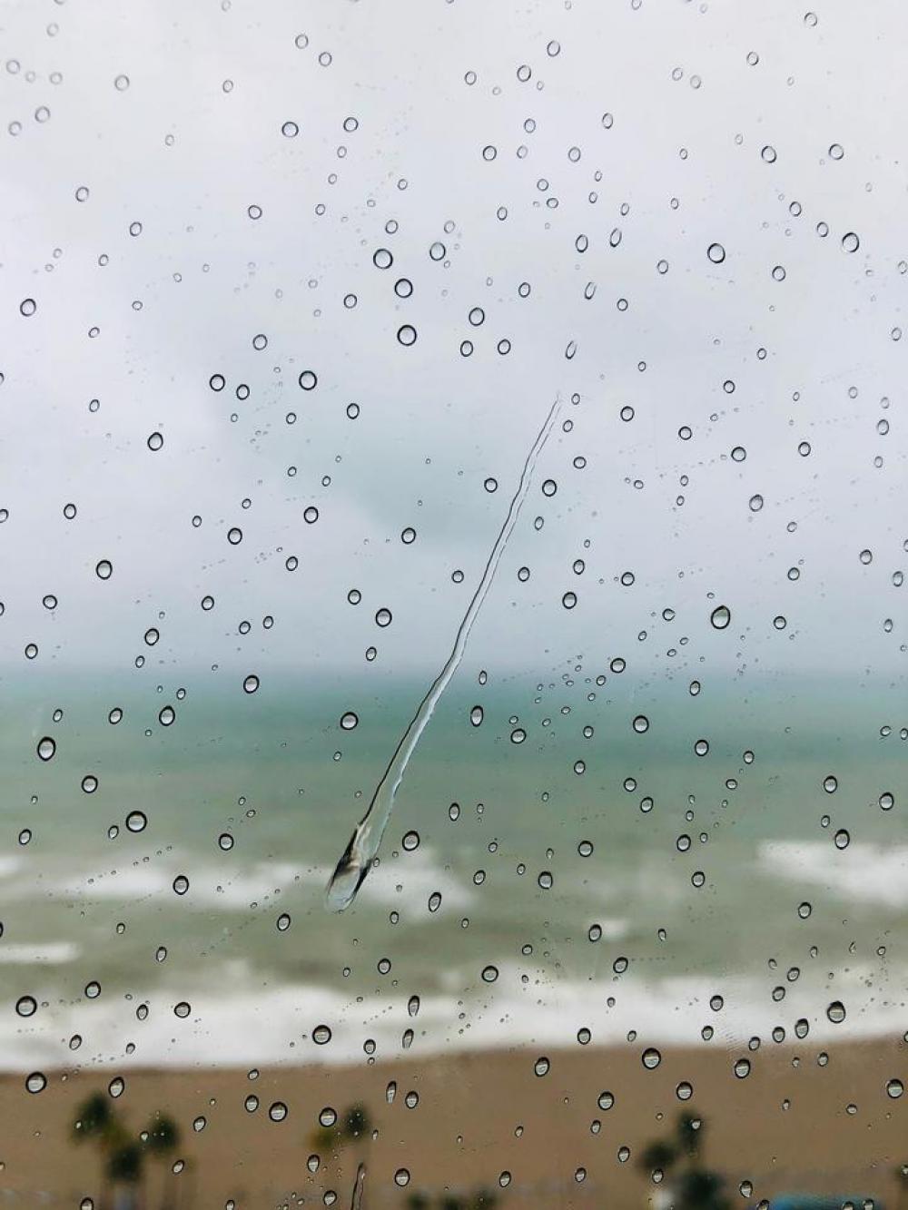 Rain rain drops water #rainyday Rain rain drops water #rainyday