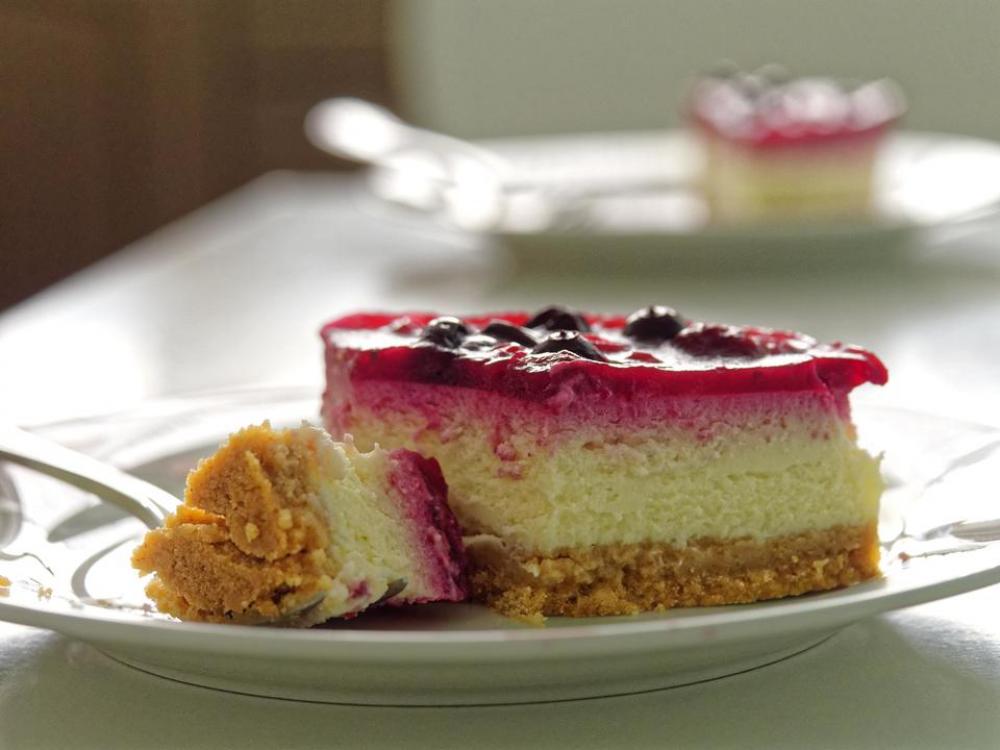 food sugar cake cheesecake red berries food sugar cake cheesecake red berries