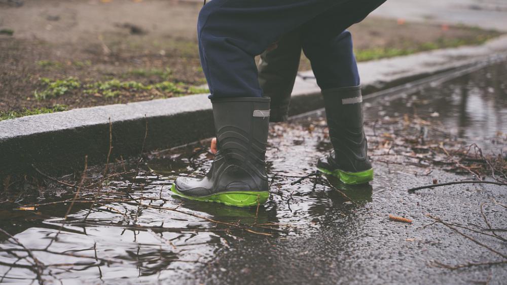 Boy Rain Boots Girl Pool Dirty Rain Wet Water Boy Rain Boots Girl Pool Dirty Rain Wet Water