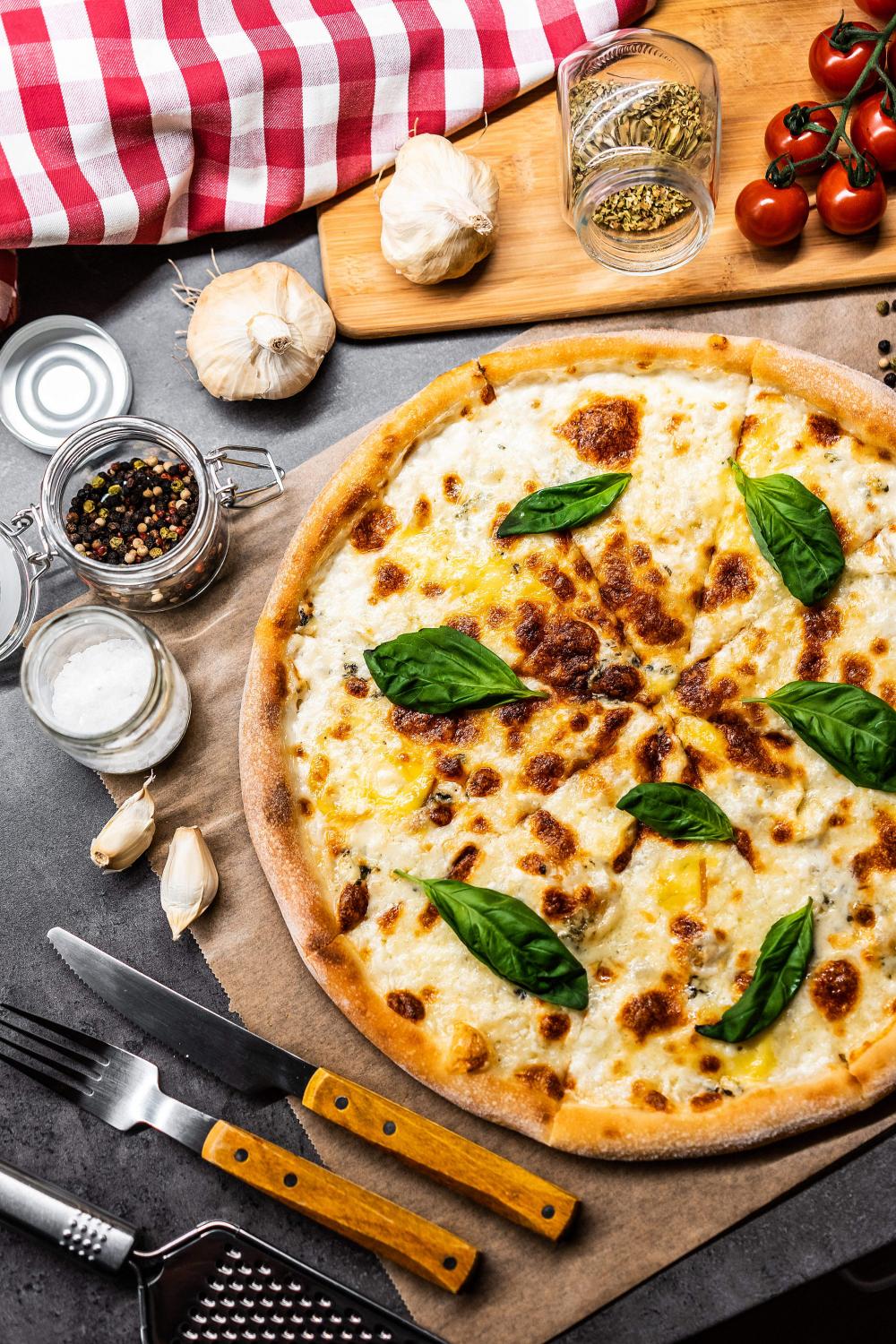 Pizza Quattro Formaggi Vertical Pizza Quattro Formaggi Vertical