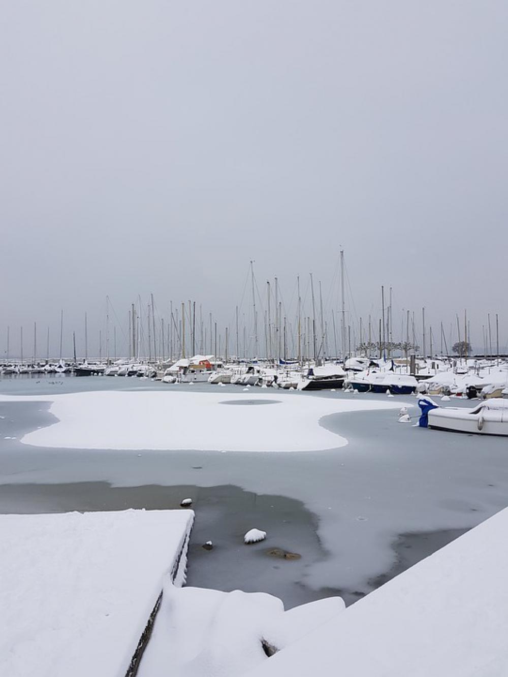 Ice Cold Freeze Gel Winter Snow Frozen Boat Ice Cold Freeze Gel Winter Snow Frozen Boat