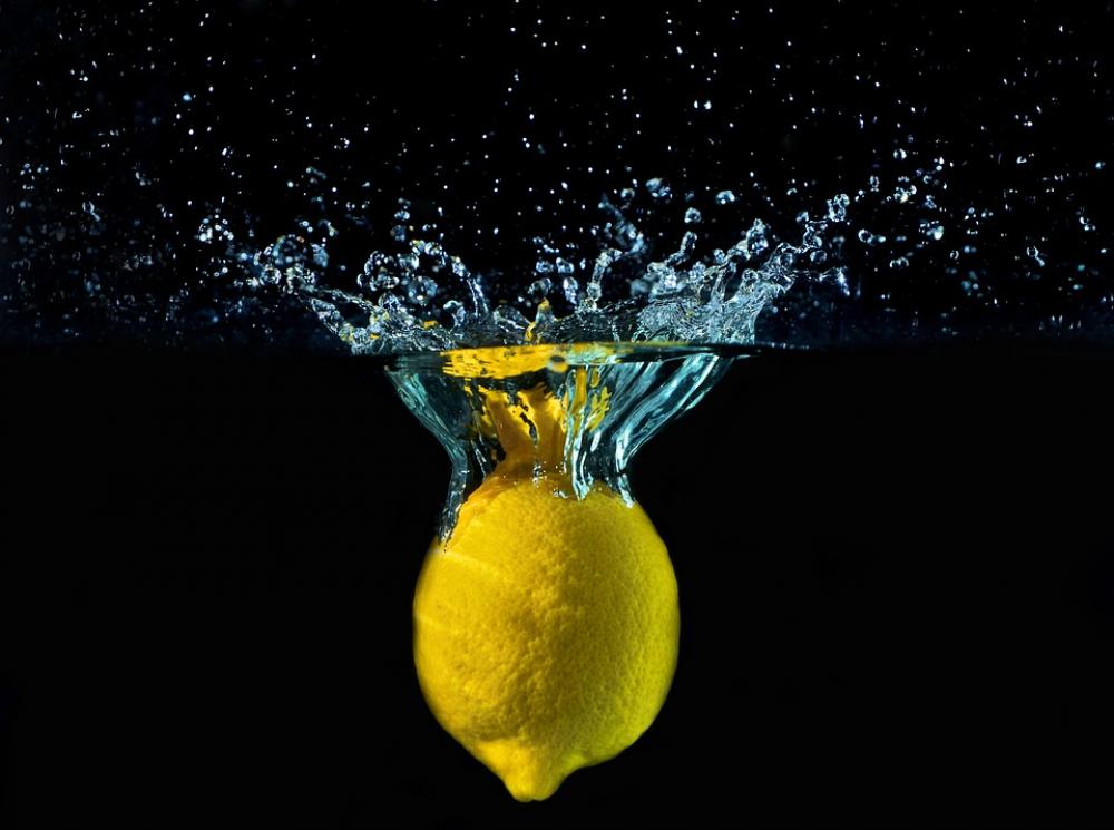 Lemon Water Drops Yellow Detail Fruit Fall Bark Lemon Water Drops Yellow Detail Fruit Fall Bark