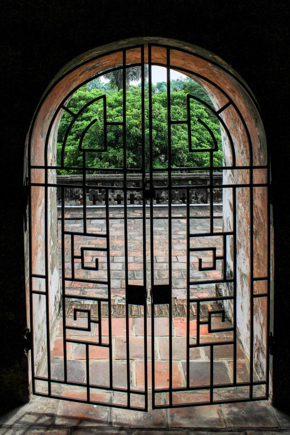 Gate Gate