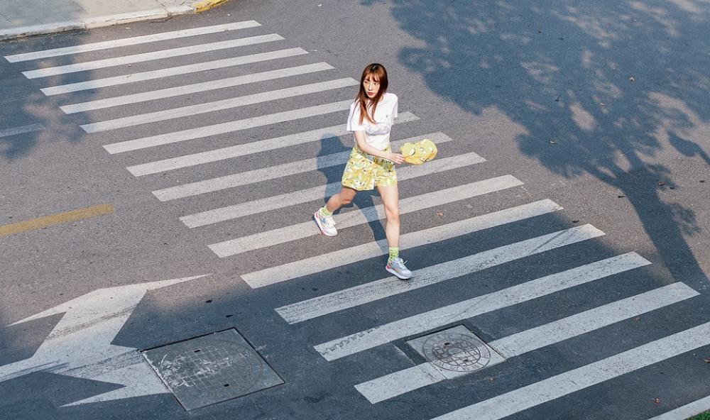 Cross The Road Girl Afternoon Handsome Cross The Road Girl Afternoon Handsome