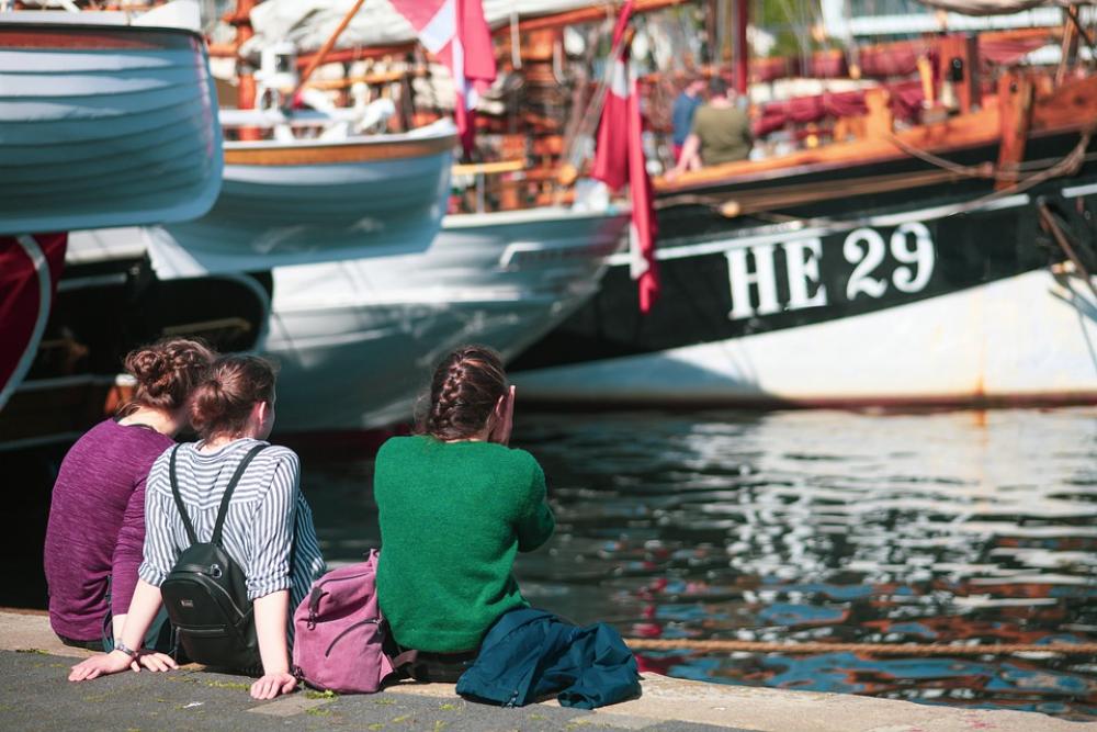Girls Port Peaceful After Work Ships Chill Out Girls Port Peaceful After Work Ships Chill Out