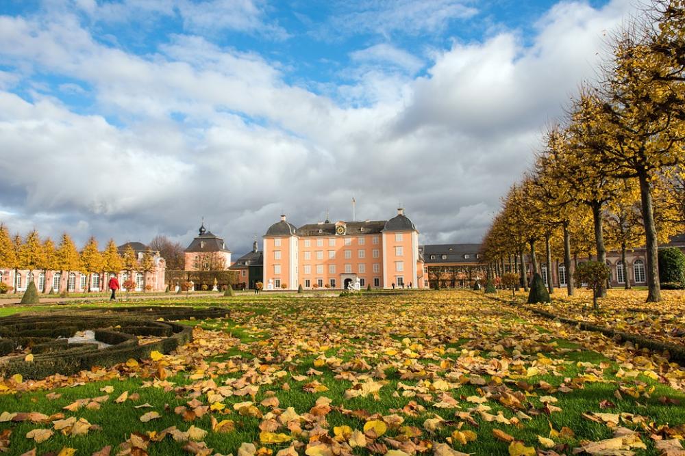 Palace Autumn Leaves Building Park Travel Palace Autumn Leaves Building Park Travel