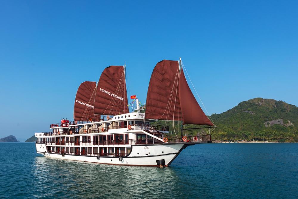 Vietnam Halong Bay Cruise Beach Nature Sea Ship Vietnam Halong Bay Cruise Beach Nature Sea Ship