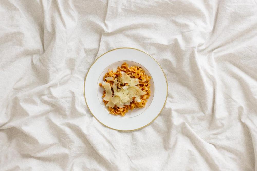 white bed sheet blanket plate white bed sheet blanket plate