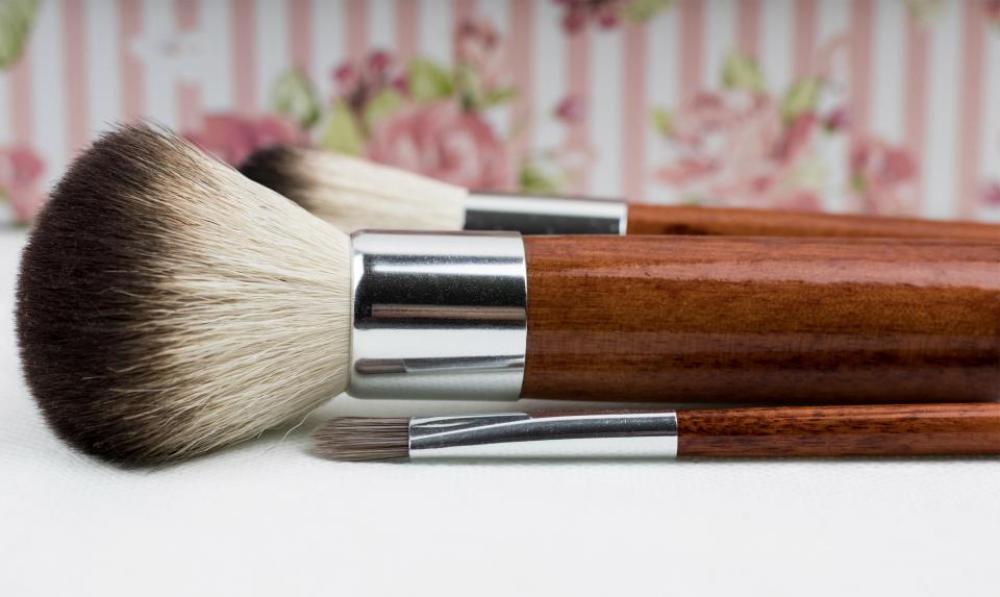 brush make up table beauty brush make up table beauty