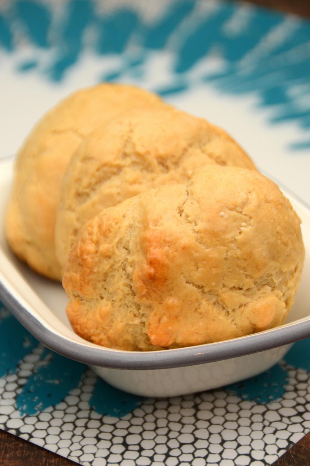 bread rolls baked plate food bread bread rolls baked plate food bread