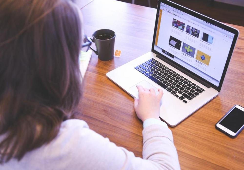 girl woman working macbook laptop girl woman working macbook laptop