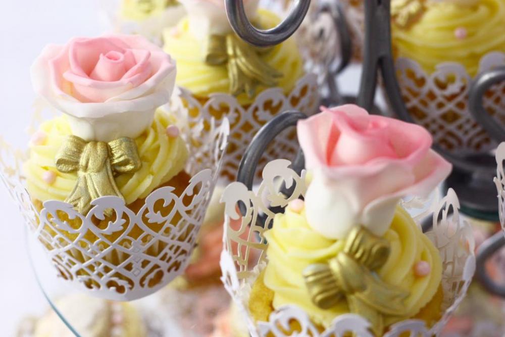 cupcakes muffins bake dessert icing cupcakes muffins bake dessert icing