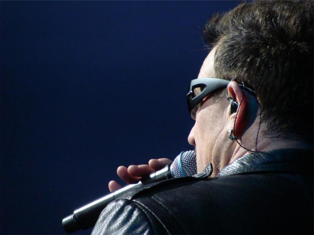 u2 bono singing musician music u2 bono singing musician music