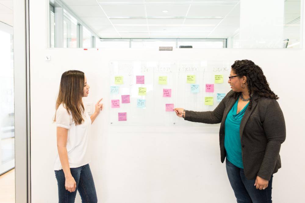 woman designer web design layout discuss woman designer web design layout discuss