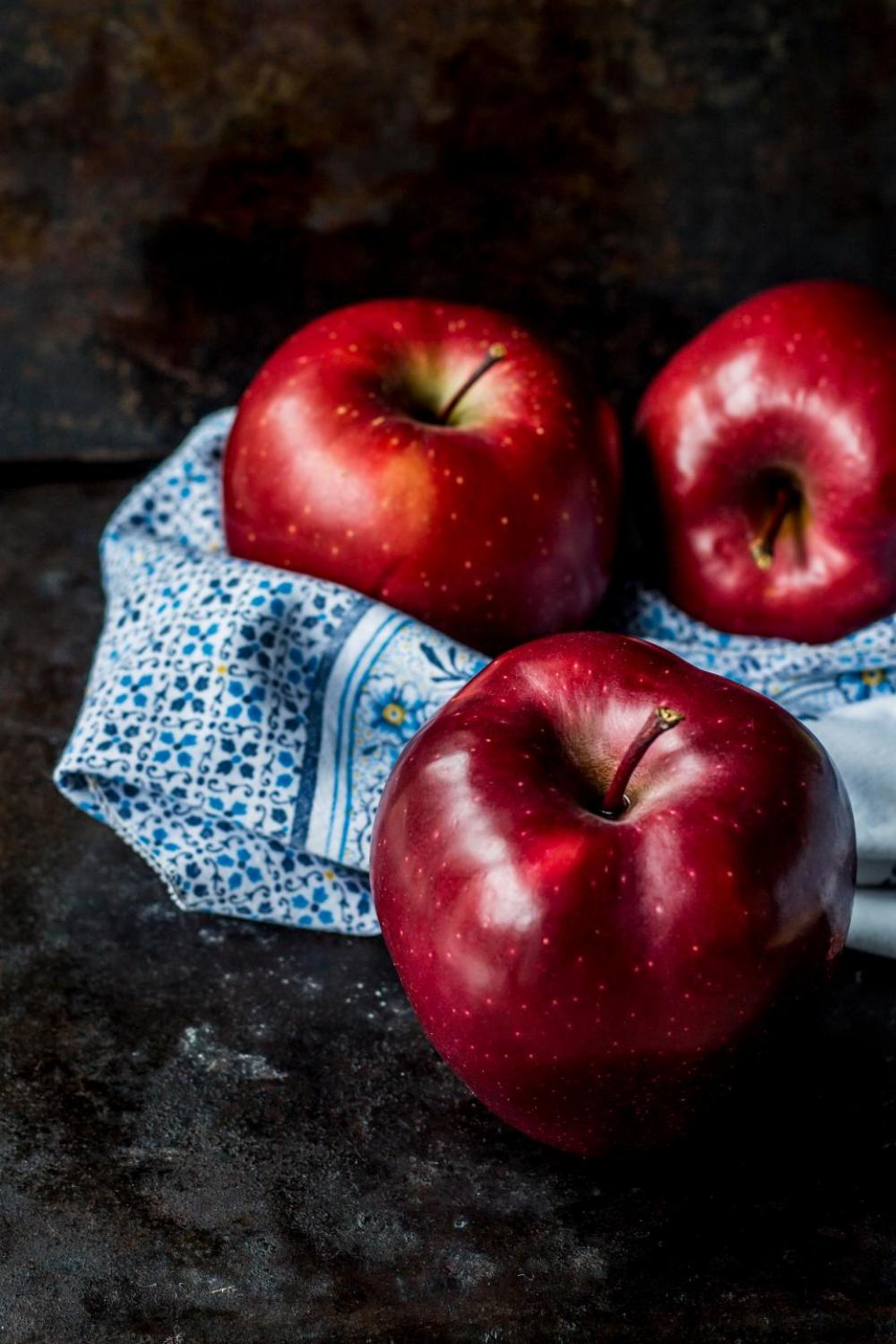 red apple fruit food juicy red apple fruit food juicy