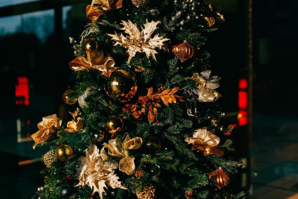 christmas tree decorations ornaments gold christmas tree decorations ornaments gold