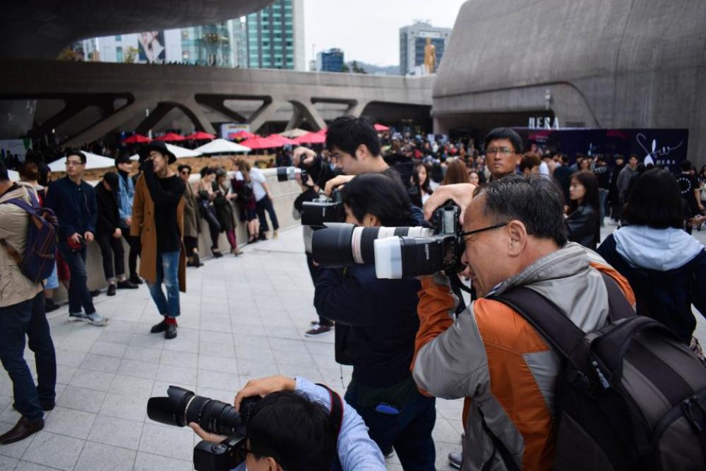 people men crowd camera photography people men crowd camera photography