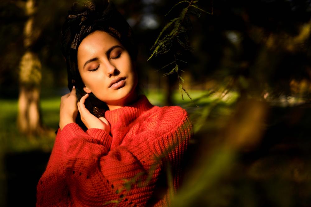 woman portrait autumn red photo woman portrait autumn red photo
