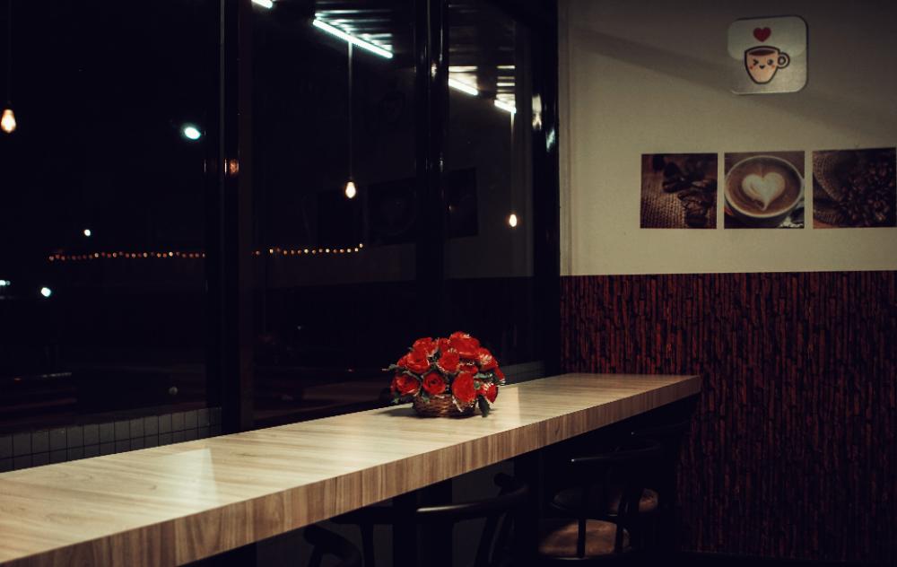 red flowers table wood apartment red flowers table wood apartment