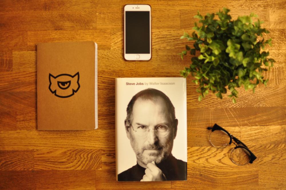 apple iphone workplace books table apple iphone workplace books table