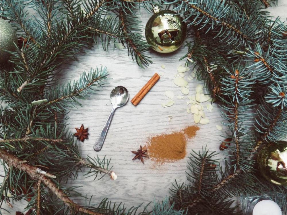 pine nut cinnamon powder spoon christmas pine nut cinnamon powder spoon christmas