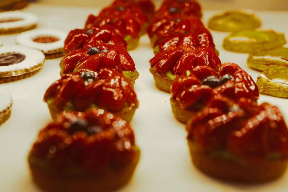 strawberries tarts fruits dessert sweets strawberries tarts fruits dessert sweets